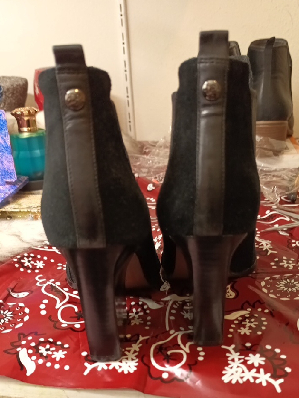 Elegant Black Donald J Pliner Suede Ankle Boots - Picture 5 of 6